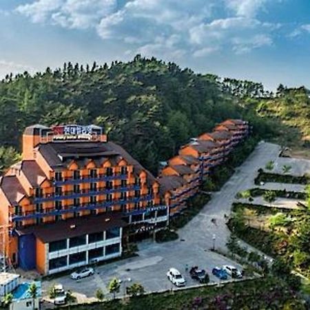 פיאונגצ'אנג Hyundai Elliot Hotel And Resort מראה חיצוני תמונה