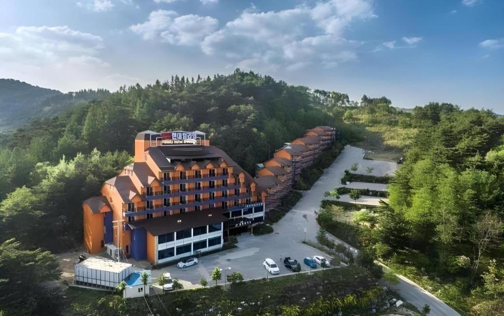 פיאונגצ'אנג Hyundai Elliot Hotel And Resort מראה חיצוני תמונה