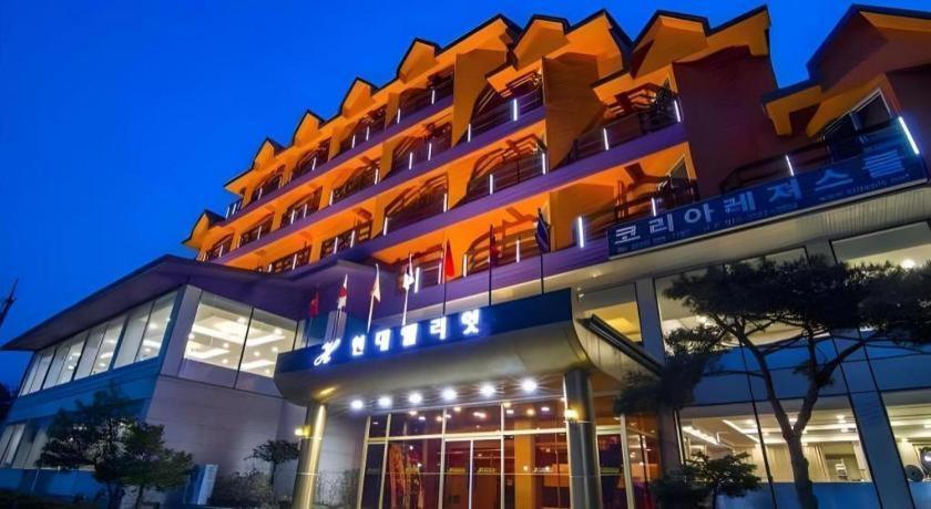 פיאונגצ'אנג Hyundai Elliot Hotel And Resort מראה חיצוני תמונה