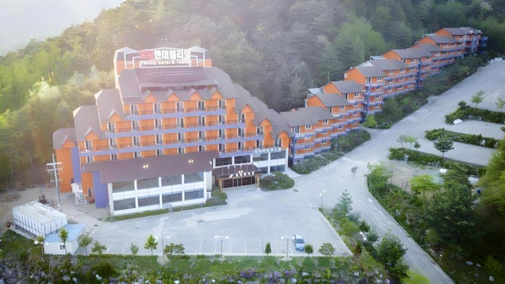 פיאונגצ'אנג Hyundai Elliot Hotel And Resort מראה חיצוני תמונה