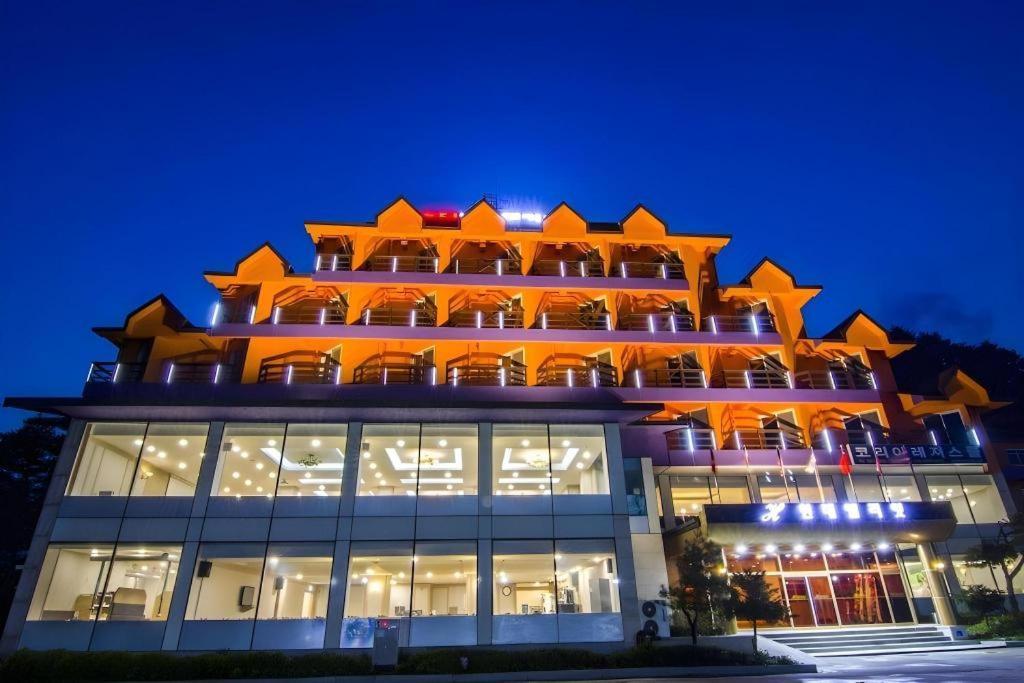 פיאונגצ'אנג Hyundai Elliot Hotel And Resort מראה חיצוני תמונה