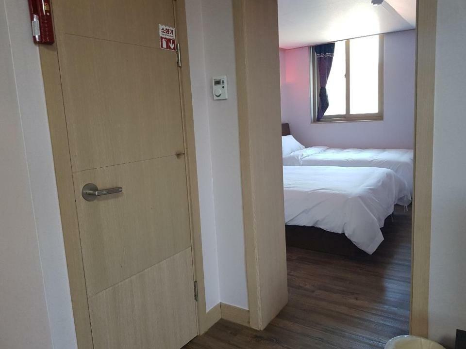 פיאונגצ'אנג Hyundai Elliot Hotel And Resort חדר תמונה